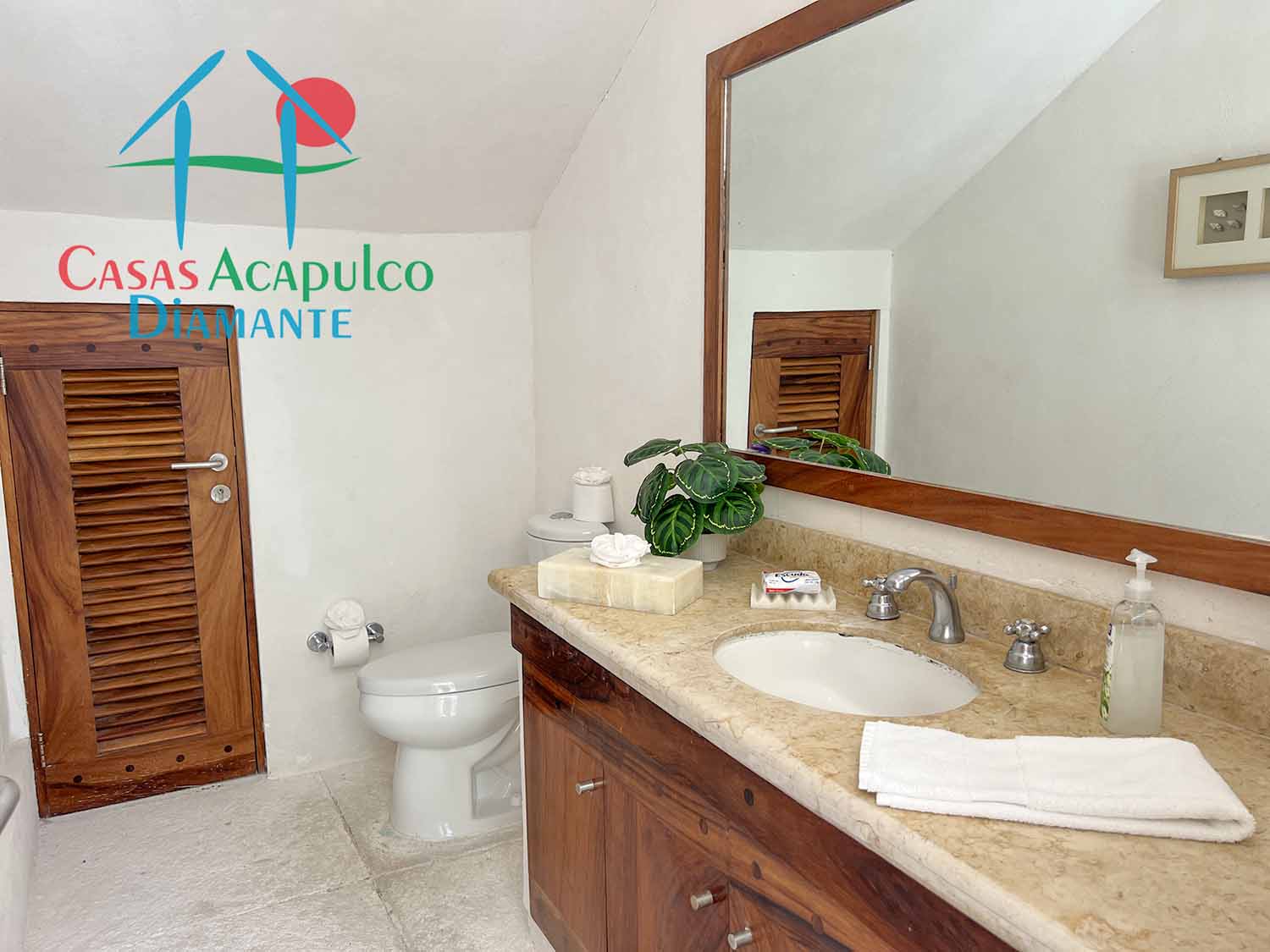 Casa Garbi - Baño de visitas 1